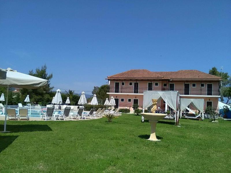 Eleni'S Garden & Castello Suites Аликанас Экстерьер фото