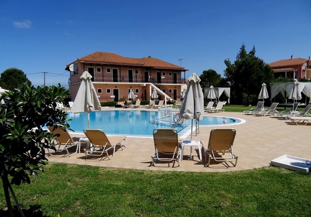 Eleni'S Garden & Castello Suites Аликанас Экстерьер фото