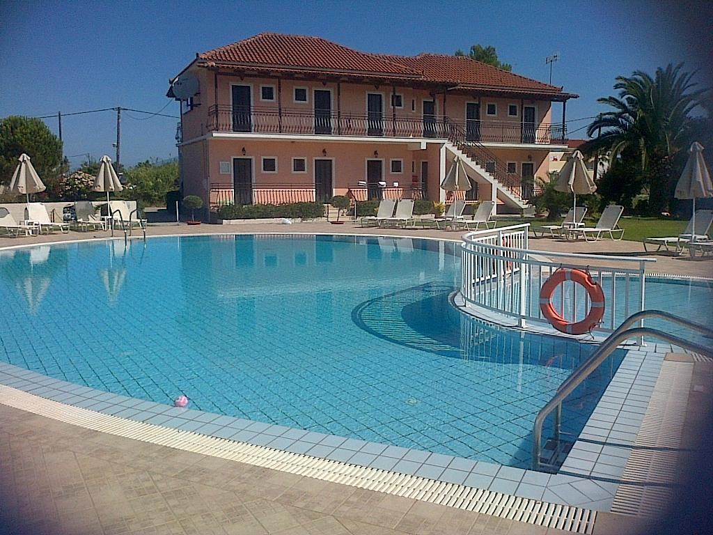 Eleni'S Garden & Castello Suites Аликанас Экстерьер фото