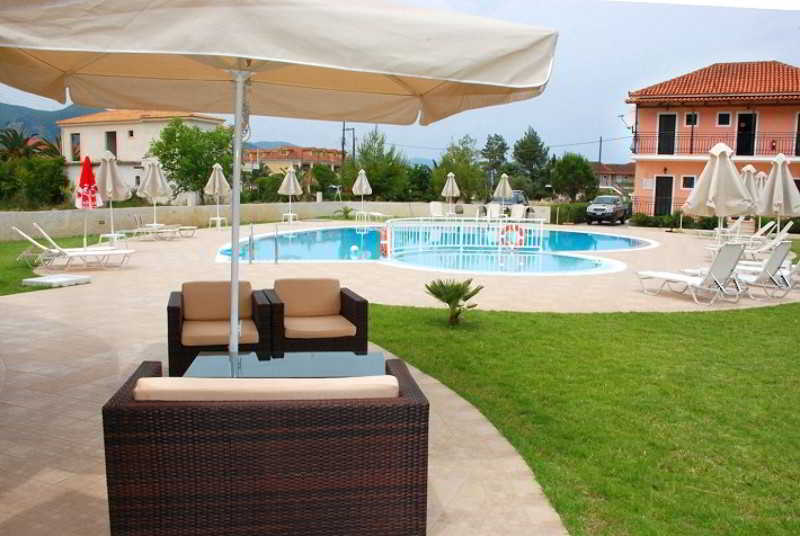 Eleni'S Garden & Castello Suites Аликанас Экстерьер фото