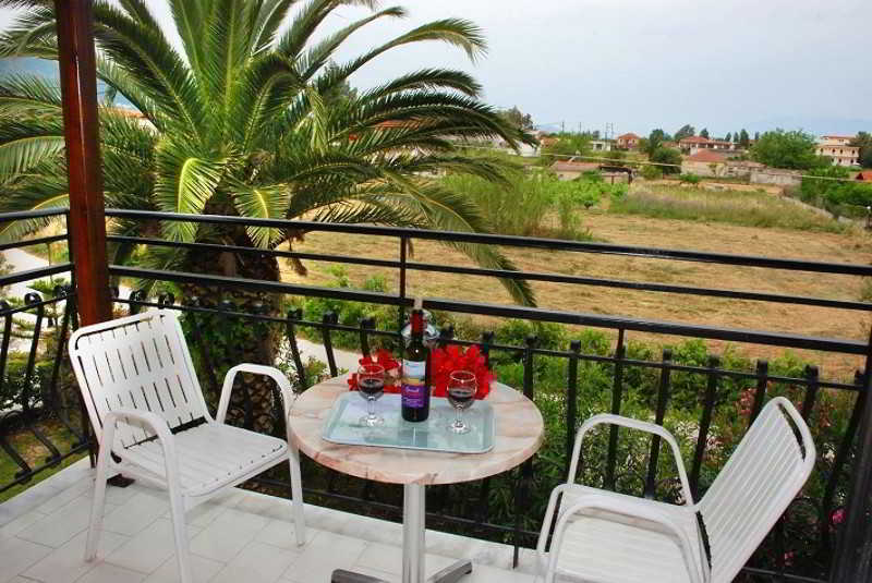 Eleni'S Garden & Castello Suites Аликанас Экстерьер фото